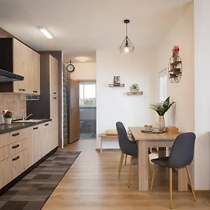 https://apartment-little-gallery.in-istria.net